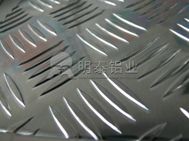 冷藏車(chē)廂防滑用5754花紋鋁板-五條筋花紋板規(guī)格全-可定做
